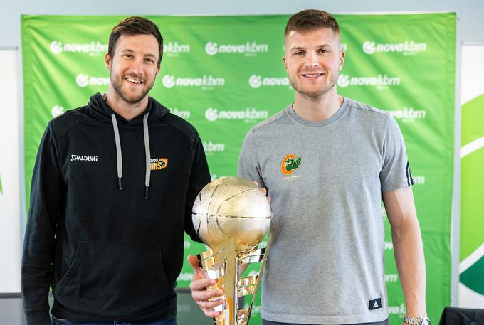 Kapetana obeh ekip Blaž Mahkovic in Edo Murić. | Foto: Vid Ponikvar/Sportida