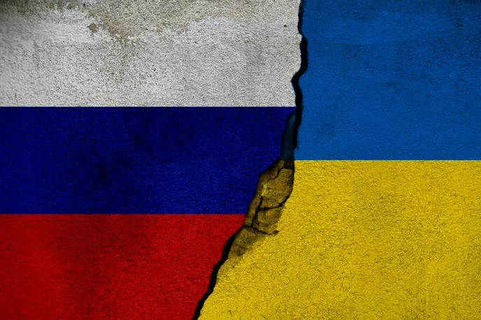 Rusija, Ukrajina, zastava | Kibernetska združba Conti je imela korenine v Rusiji, a so v njej sodelovali tudi državljani Ukrajine. | Foto Shutterstock