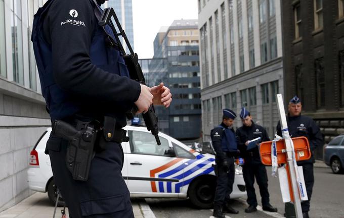 Med petkovo akcijo so belgijski policisti ujeli glavnega osumljenca za napade v Parizu lanskega novembra. | Foto: Reuters