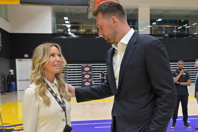 V Los Angelesu je počilo: Jeanie Buss napovedala "vojno"