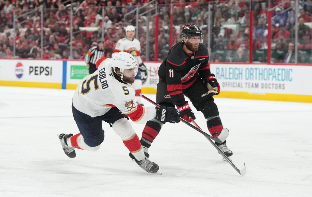 Carolina Hurricanes : Florida Panthers | Hokejisti s Floride lovijo drugo zmago, Carolina pa izenačenje na 1:1 v seriji. | Foto Reuters
