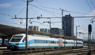 Slovenske železnice direktorjem izplačevale previsoke plače 