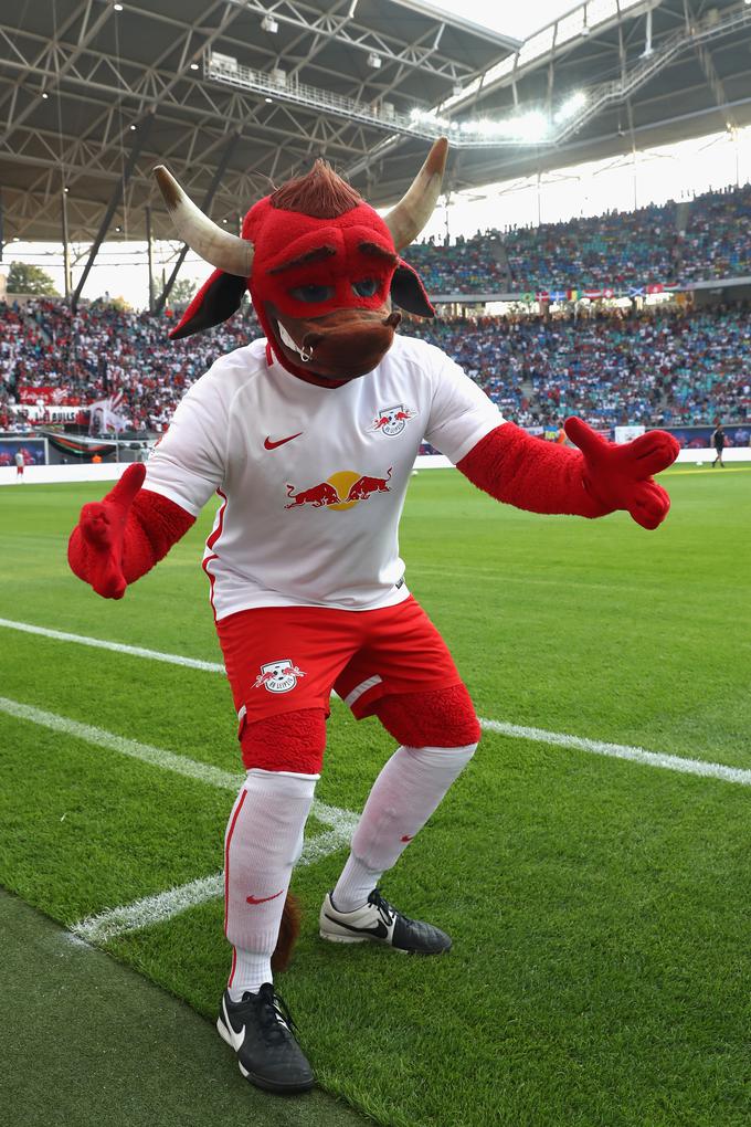Rdeči bik, maskota prvoligaša iz Leipziga, v tej sezoni nastopa na tekmah najvišje kakovostne ravni. | Foto: Guliverimage/Getty Images
