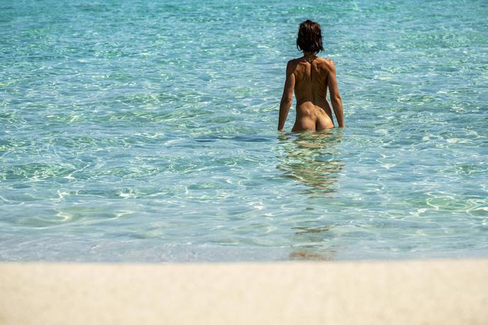 nudizem, plaža, naturizem | Peticija je poziv, da zaščitijo Koversado in zagotovijo, da ostane prostor, kjer bodo lahko naturisti še naprej živeli po svojih vrednotah ter uživali v naravi brez omejitev. | Foto Guliverimage