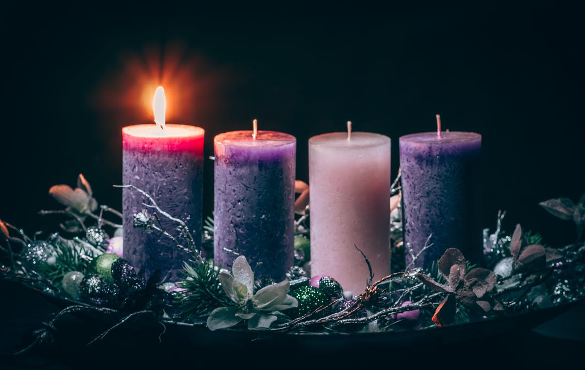 adventni venček, adventna nedelja | Foto Shutterstock