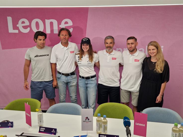 Slokar z ekipo pred začetkom sezone. | Foto: Matej Podgoršek