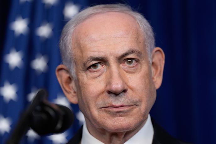 Netanjahu obsodil nasilen napad na novinarje in Palestinko