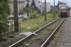 V Črnomlju je vlak povozil moškega
