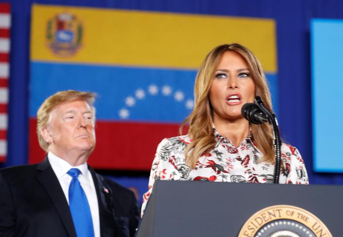 Pandemija novega koronavirusa je Trumpu v veliki meri preprečila, da bi pred letošnjimi volitvami spodbujal svoje volivce z govori na shodih. Ti so leta 2016 verjetno precej pripomogli k njegovi zmagi. Leta 2016 je Melania le redko govorila na Trumpovih shodih. Lani februarja je Melania govorila na shodu v podporo venezuelski opoziciji, ki so se ga udeležili zlasti v ZDA živeči Venezuelci.  | Foto: Reuters