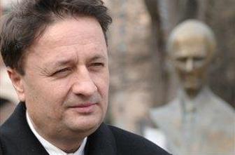 Sodišče odločilo, da je potrebno Drnovškov kip odstraniti 