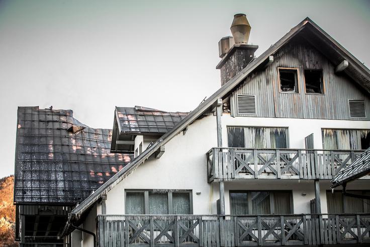 Veliko težavo so predstavljale tudi težke razmere: veter je požar večkrat razpihal in poskrbel za nove izbruhe, zato je gašenje trajalo dolgo časa. | Foto: vid ponikvar