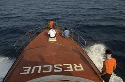 Po nesreči indonezijskega trajekta našli 23 preživelih