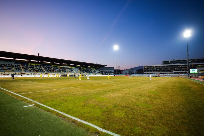 NK Domžale | Dva dni pred prvo tekmo nove sezone, ki bo prav v Domžalah, so zaprli glavno tribuno na tamkajšnjem stadionu. | Foto Aleš Fevžer