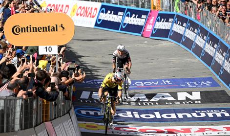 Van Aert strl mladega Mehičana, velike težave za Primoža Rogliča