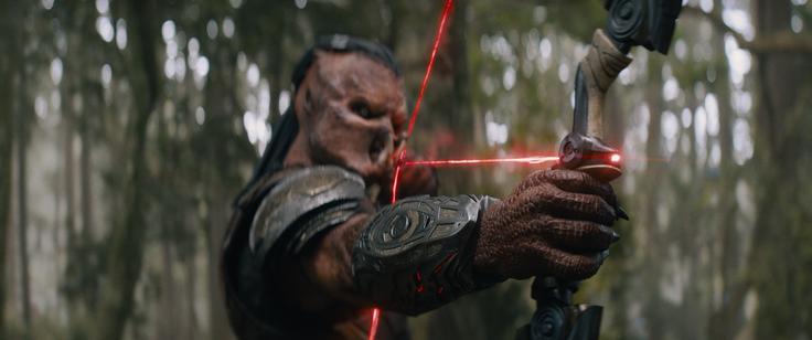 Igralec Dimitrius Schuster-Koloamatangi je nedvomno slišal od agentov, da mora spremeniti ime v nekaj bolj spevnega in kratkega, a zdaj je vseeno dobil glavno vlogo v filmu, pa čeprav v neprepoznavni maski. | Foto: Blitz Film & Video Distribution