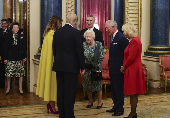 Uradno naj bi zakoncema Trump dobrodošlico izrekli kraljica, njen sin Charles in njegova soproga Camilla. | Foto: Getty Images