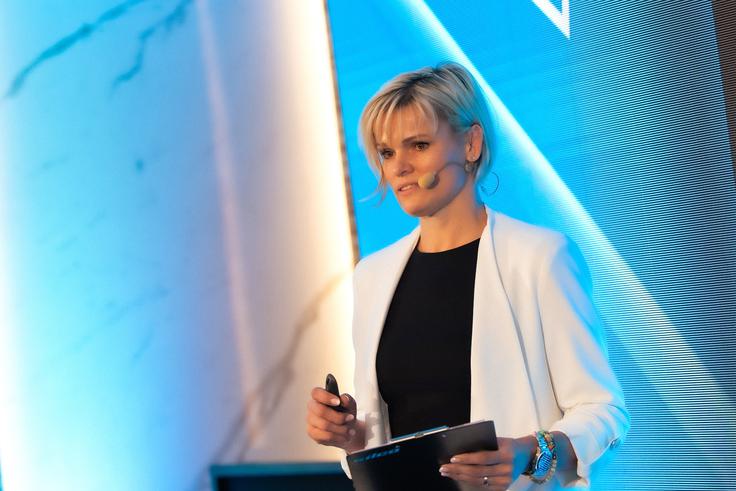 Zlata olimpijka Urška Žolnir Jugovar je govorila o povezanosti poslovnega sveta in športa. | Foto: Silco