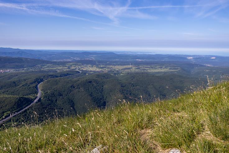 Pogled s Pleše v smeri Krasa in morja | Foto: Matej Podgoršek
