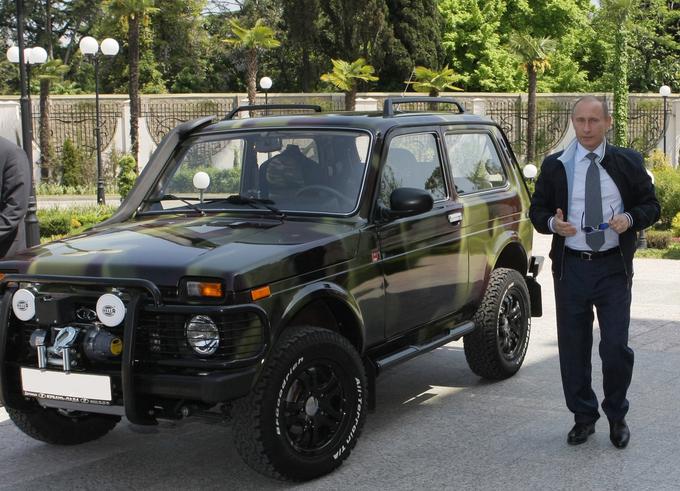Z lado nivo se rad vozi tudi ruski predsednik Vladimir Putin. | Foto: Reuters