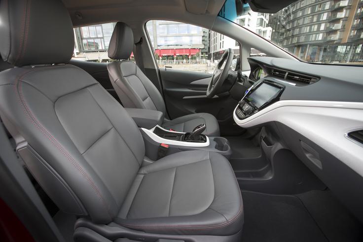 Materiali v notranjosti so povsem solidni in zadovoljijo, le plastika na vratih bi bila lahko nekoliko mehkejša. | Foto: Opel