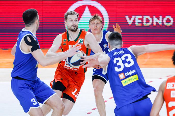 Jaka Blažič, Cedevita Olimpija - ECE Triglav | Cedevita Olimpija je upravičila vlogo favorita na prvi polfinalni tekmi pokala Spar. | Foto Aleš Fevžer