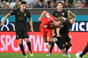 Bayern, Eintracht in Köln še stoodstotni, Dortmund do prve zmage