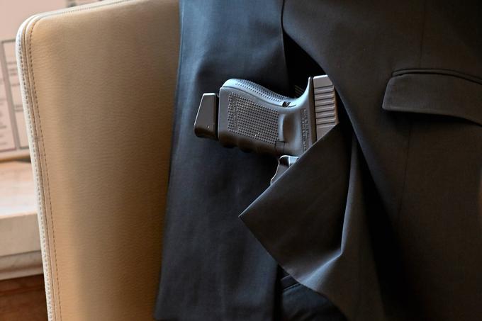 Kot poznavalec umetnih materialov je Glock z istoimensko pištolo izumil strelno orožje, ki ni bilo le lažje in preprostejše od takratnih modelov, ampak tudi cenovno precej ugodnejše in zanesljivejše. | Foto: Guliverimage
