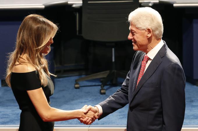 Stisk rok med Melanio Trump in Billom Clintonom. Eden od njiju bo bodoča prva dama oziroma prvi gospod v Beli hiši. | Foto: Reuters