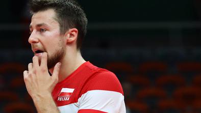 Po kaosu izkušeni poljski odbojkar umirja žogo