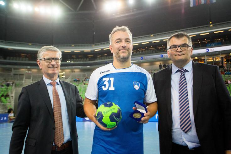 Tomaž Tomšič trenira mlajše selekcije Ribnice. | Foto: Žiga Zupan/Sportida