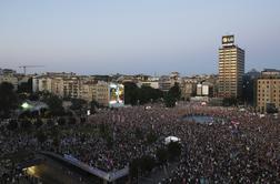 Beograd poka po šivih, Vučić napoveduje nasilni shod