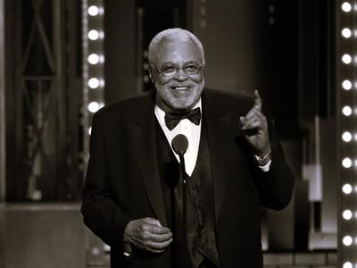 Umrl je igralec James Earl Jones