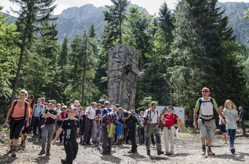 Že 35. Dan slovenskih planinskih doživetij pod Storžič zvabil dva tisoč planincev #foto