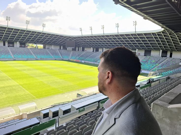 Pri Olimpiji je bil nekaj časa tehnični direktor, glavni skavt, vlogo športnega direktorja pa opravlja tri leta in pol. V tej vlogi, ki se mu zdi, da mu je pisana na kožo, želi vztrajati še naprej. | Foto: R. P.