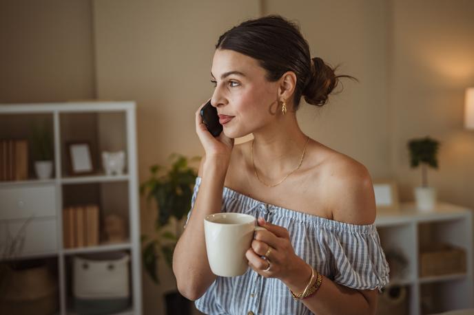 ženska, dekle, telefon | Foto Shutterstock