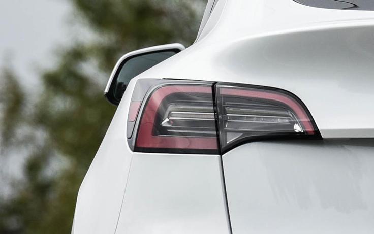Tesla ima tovarno v Berlinu, a veliko svojih vozil še vedno uvozi iz Kitajske. | Foto: Gašper Pirman