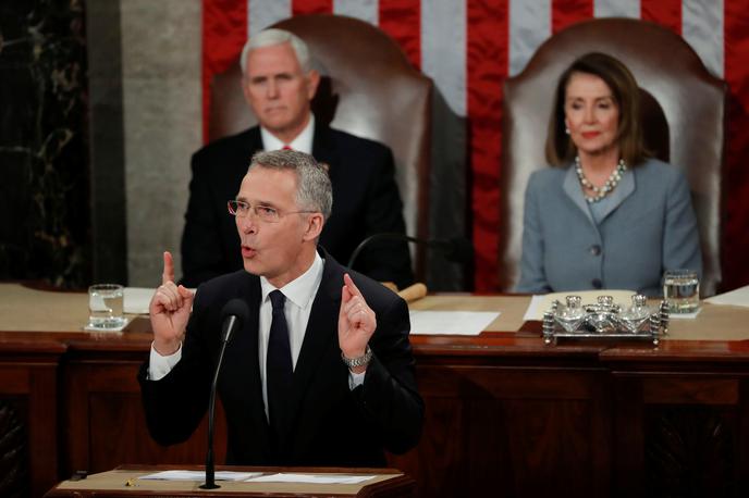 Nato | Generalni sekretar zveze Nato Jens Stoltenberg, v ozadju ameriški podpredsednik Mike Pence in predsednica predstavniškega doma Nancy Pelosi. | Foto Reuters