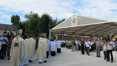 Kam za praznično obarvan podaljšan konec tedna?