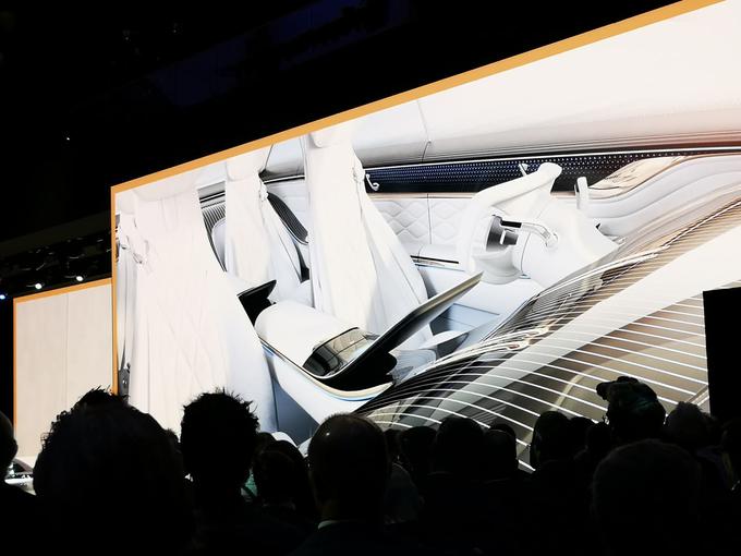 Futuristična notranjost koncepta, ki napoveduje neposrednem Mercedes-Benzov odgovor na teslo model S. | Foto: Gregor Pavšič