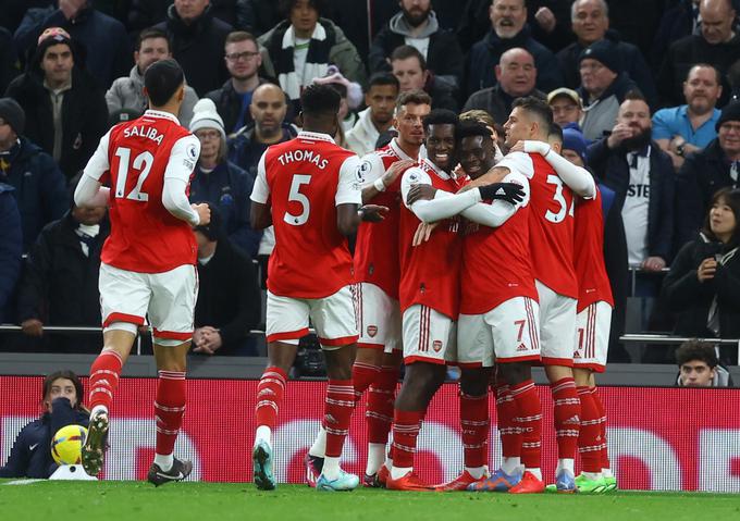 Arsenal je povedel po napaki Llorisa. | Foto: Reuters