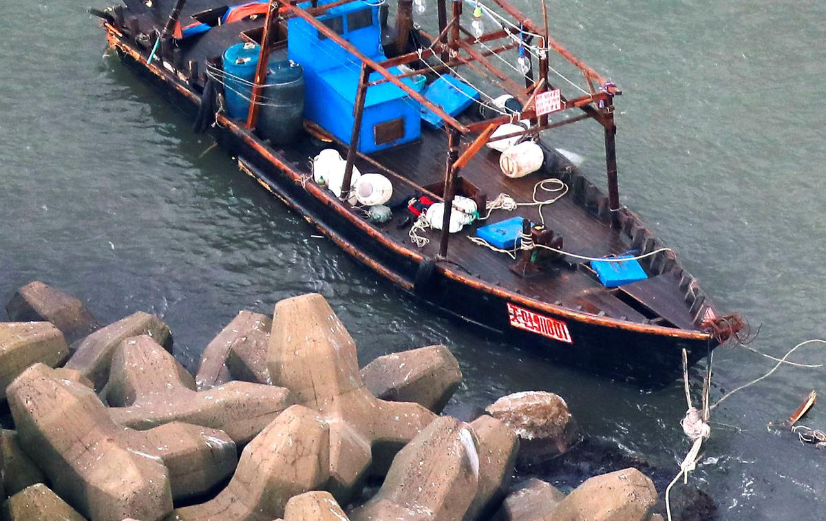 severna koreja, ribiči, ladja | Foto Reuters