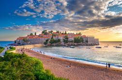 Sveti Stefan odpira vrata: cene za enodnevni najem ležalnikov astronomske
