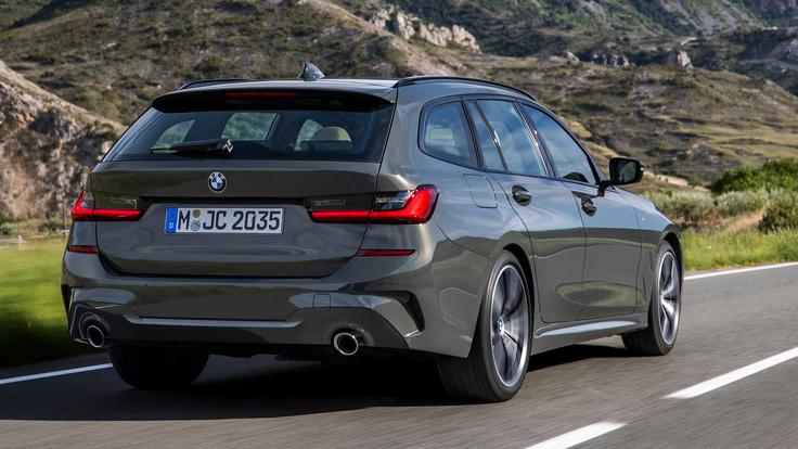 Prtljažnik ima 500 litrov prostornine in je serijsko opremljen z elektronskimi prtljažnimi vrati. | Foto: BMW