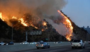 Kalifornijski gasilci napredovali v boju proti požarom
