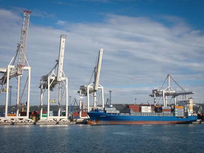 V Luki Koper se je zastrupilo sedem delavcev