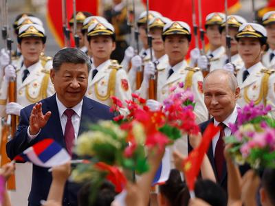 Ši Džinping v Pekingu sprejel Putina