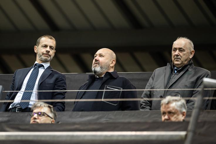 Srečanje v Celju so skupaj spremljali trije predsedniki: prvi mož Uefe Aleksander Čeferin, NK Celje Valerij Kolotiko in Nogometne zveze Slovenije Radenko Mijatović. | Foto: Jure Banfi