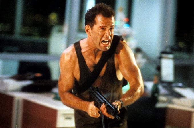 Bruce Willis v filmu Umri pokončno (Die Hard). | Foto: 