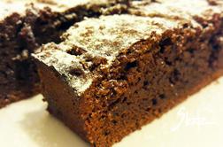 Preprost, a neskončno slasten: brownie iz temne čokolade