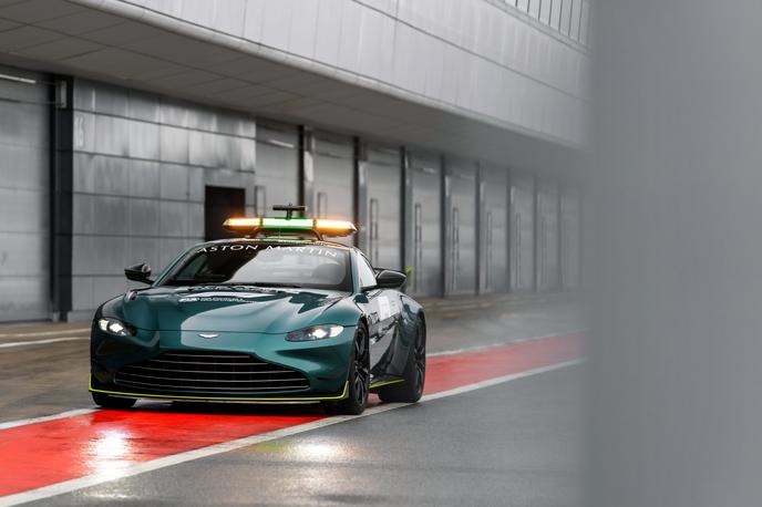 Aston Martin formula ena varnostni avtomobil | To je nov varnostni avtomobil za svetovno prvenstvo formule ena. Poganjala ga bo izboljšana različica motorja iz družbe Mercedes AMG; to je štirilitrski motor V8 z oznako M177, ki bo imel moč 394 kilovatov in 685 njutonmetrov navora. | Foto Aston Martin